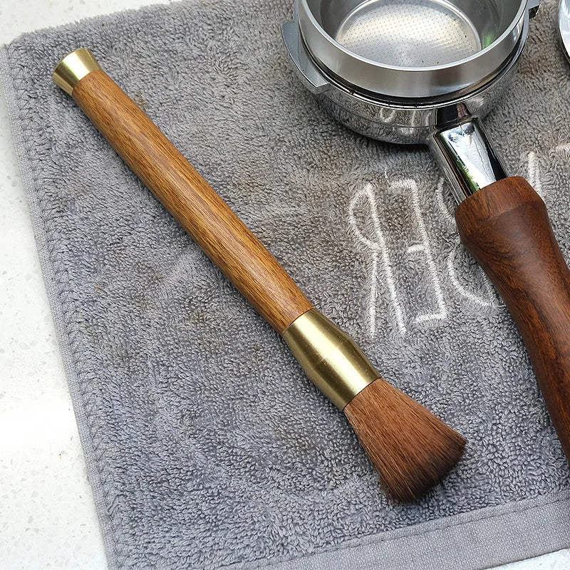 Espresso Reinigungsbürste mit Holzgriff – Barista Tool